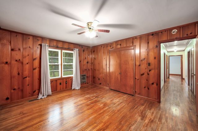 649 Natchez Trace Dr, Lexington, TN 38351