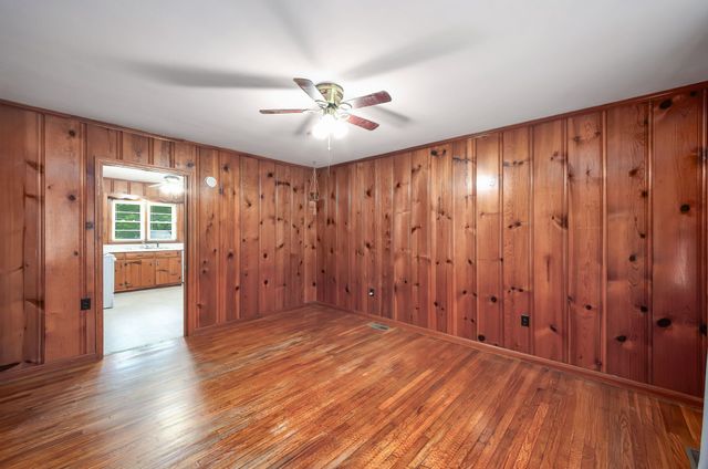 649 Natchez Trace Dr, Lexington, TN 38351