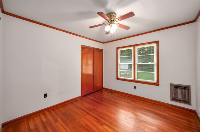 649 Natchez Trace Dr, Lexington, TN 38351