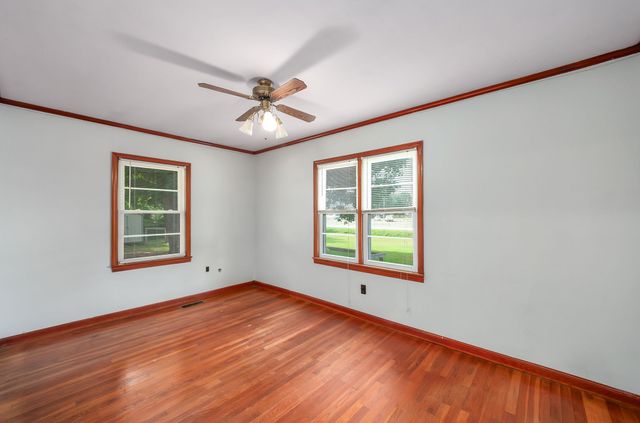 649 Natchez Trace Dr, Lexington, TN 38351