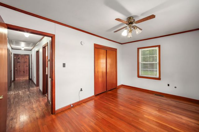 649 Natchez Trace Dr, Lexington, TN 38351