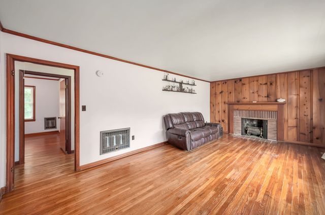 649 Natchez Trace Dr, Lexington, TN 38351