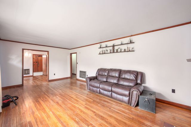 649 Natchez Trace Dr, Lexington, TN 38351