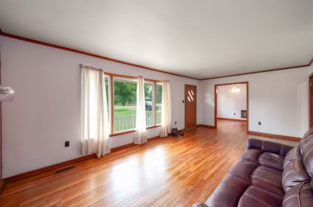 649 Natchez Trace Dr, Lexington, TN 38351