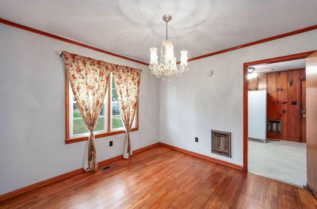 649 Natchez Trace Dr, Lexington, TN 38351