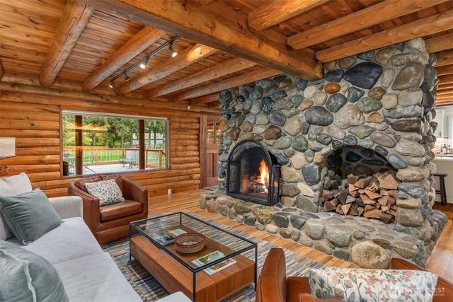 1916 Sawdust Hill Road NE, Poulsbo, WA 98370
