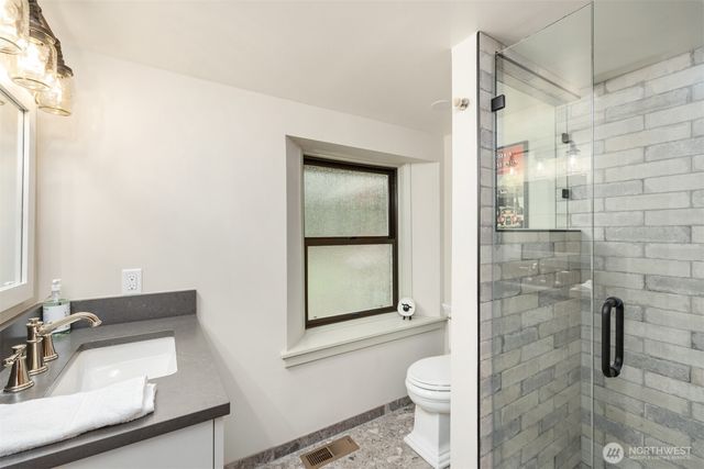 1916 Sawdust Hill Road NE, Poulsbo, WA 98370
