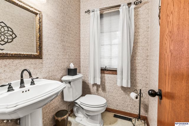 17494 Orchard Avenue, Omaha, NE 68135