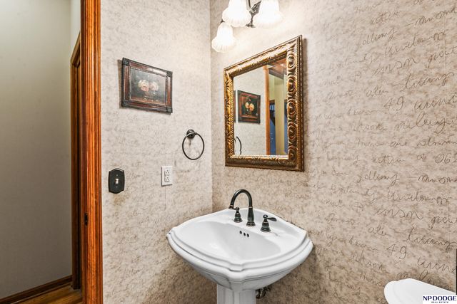 17494 Orchard Avenue, Omaha, NE 68135