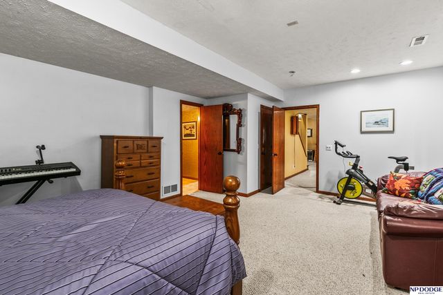 17494 Orchard Avenue, Omaha, NE 68135