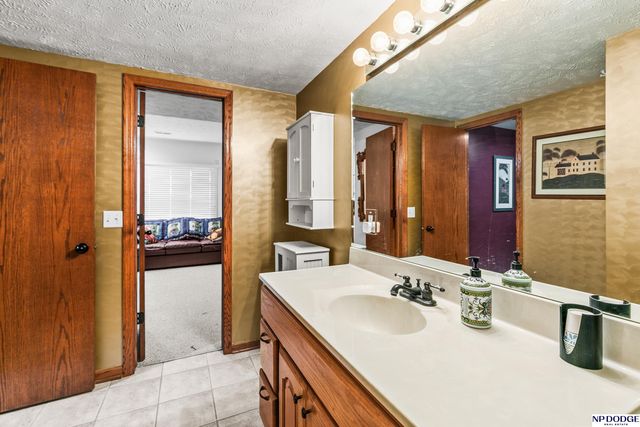 17494 Orchard Avenue, Omaha, NE 68135