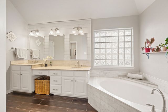 7720 Bridlewood Court, North Richland Hills, TX 76182