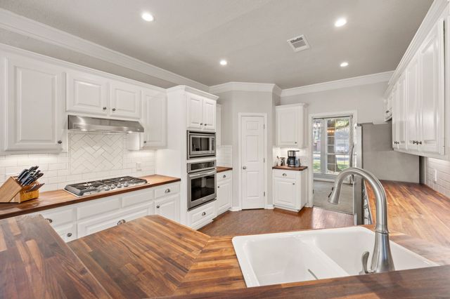 7720 Bridlewood Court, North Richland Hills, TX 76182