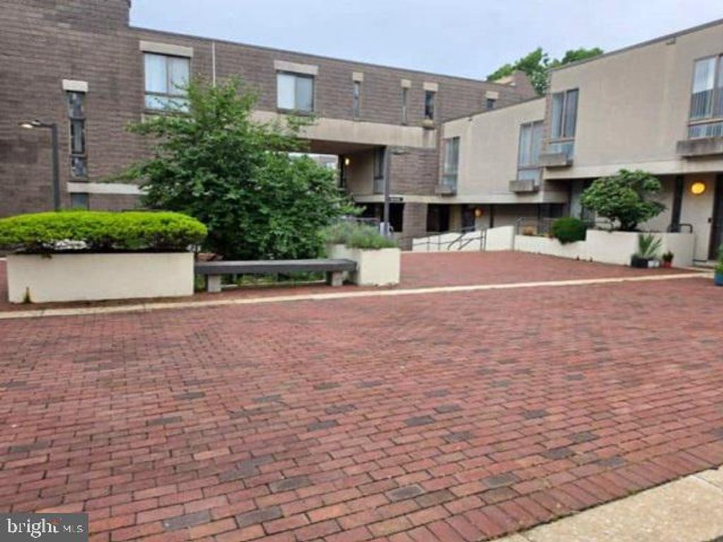 Image 3 of property listing at 2353 FLAX TER, Baltimore, MD 21209