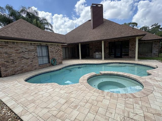 10484 LONGWOOD DRIVE, Seminole, FL 33777