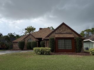 10484 LONGWOOD DRIVE, Seminole, FL 33777