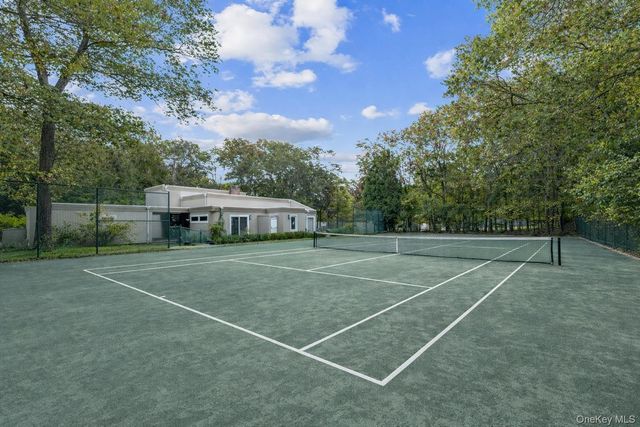 14 Woodland Lane, Quogue, NY 11959