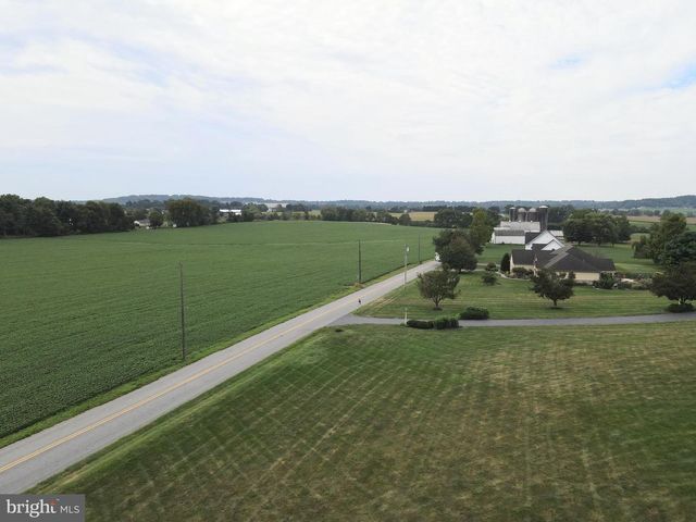 1680 CLEAR SPRING RD, Mount Joy, PA 17552