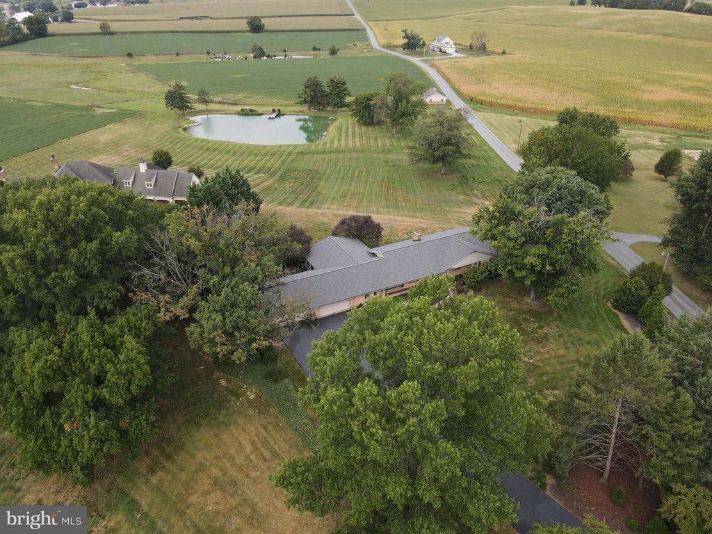 1680 CLEAR SPRING RD, Mount Joy, PA 17552