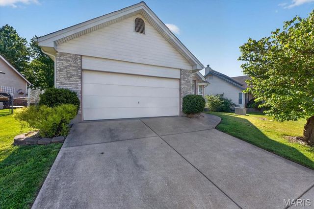 328 Bristol Place, O'fallon, MO 63366
