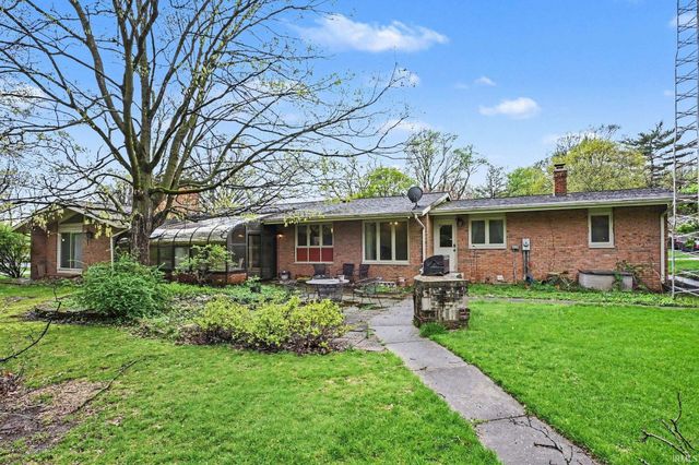 52876 Brookdale Drive, South Bend, IN 46637