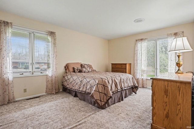 52876 Brookdale Drive, South Bend, IN 46637