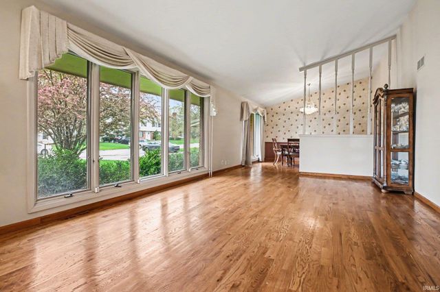 52876 Brookdale Drive, South Bend, IN 46637