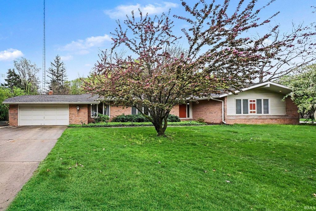 52876 Brookdale Drive, South Bend, IN 46637