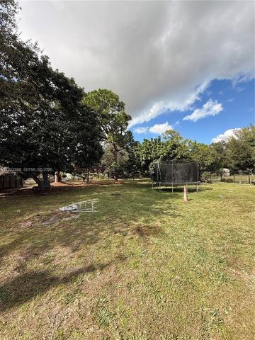 17520 NW 18th Ave, Miami Gardens, FL 33056