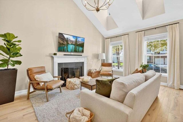 5692 Sugarwood Drive, New Albany, OH 43054