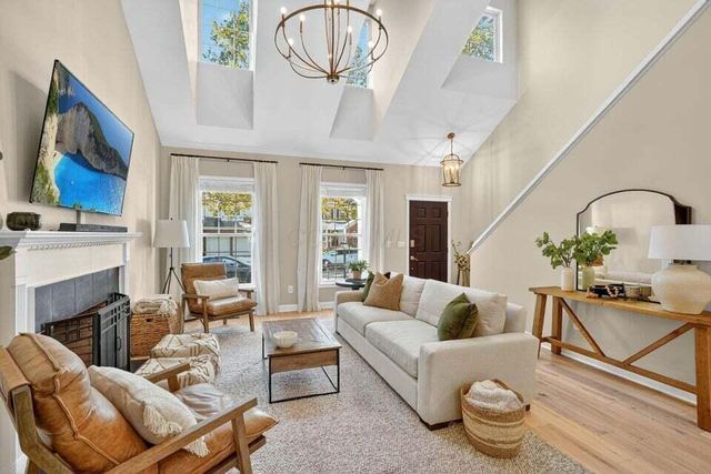 5692 Sugarwood Drive, New Albany, OH 43054