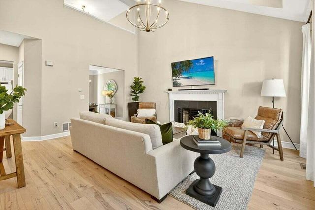 5692 Sugarwood Drive, New Albany, OH 43054