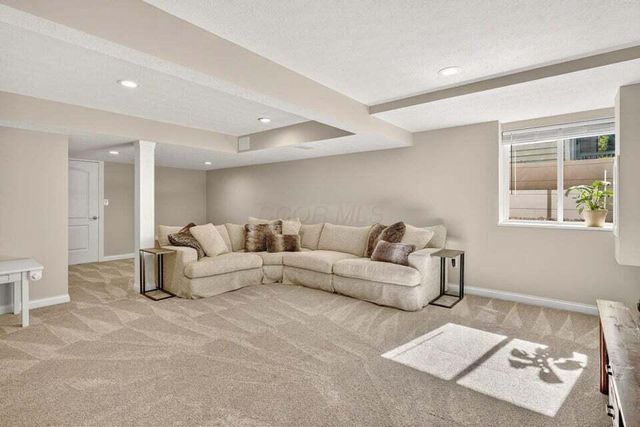 5692 Sugarwood Drive, New Albany, OH 43054