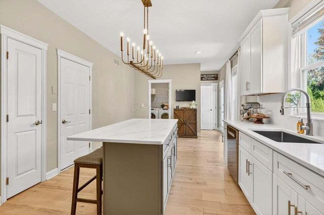 5692 Sugarwood Drive, New Albany, OH 43054