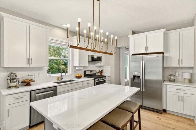 5692 Sugarwood Drive, New Albany, OH 43054