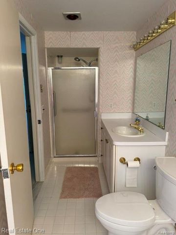 5135 Iron Gate Road, Bloomfield Charter Township, MI 48304