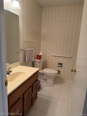 5135 Iron Gate Road, Bloomfield Charter Township, MI 48304
