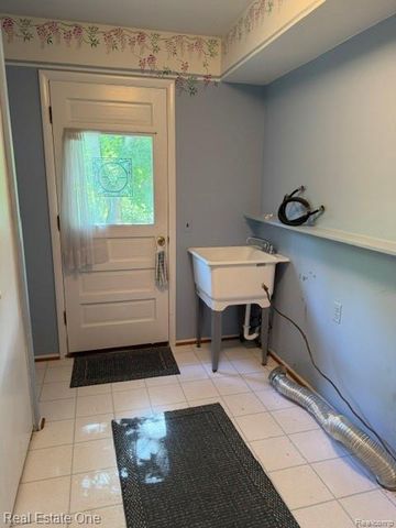 5135 Iron Gate Road, Bloomfield Charter Township, MI 48304