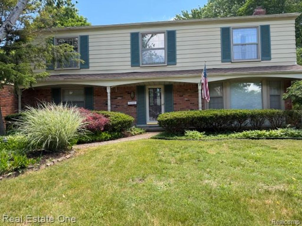 5135 Iron Gate Road, Bloomfield Charter Township, MI 48304