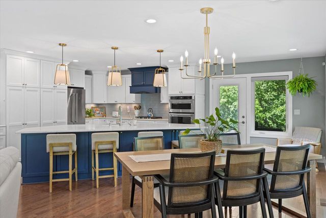 8414 W Poplar DRIVE, Mequon, WI 53097