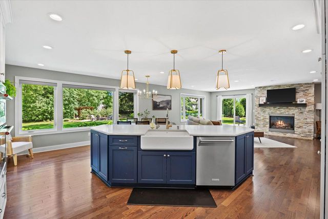 8414 W Poplar DRIVE, Mequon, WI 53097