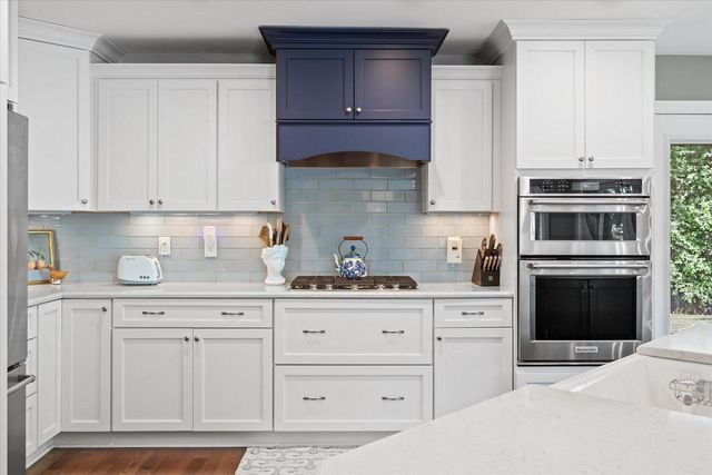 8414 W Poplar DRIVE, Mequon, WI 53097