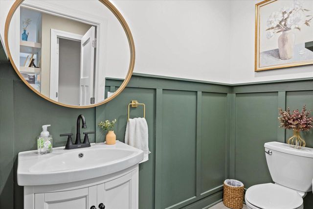 8414 W Poplar DRIVE, Mequon, WI 53097