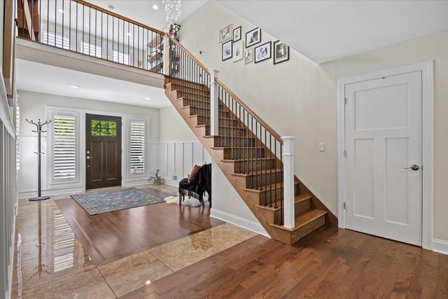 8414 W Poplar DRIVE, Mequon, WI 53097