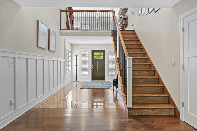 8414 W Poplar DRIVE, Mequon, WI 53097