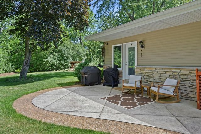 8414 W Poplar DRIVE, Mequon, WI 53097
