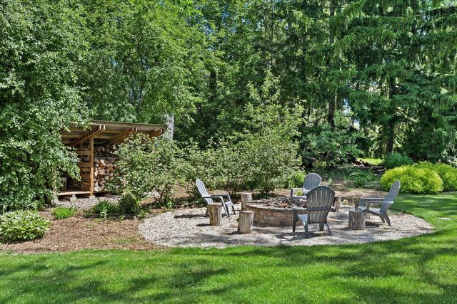 8414 W Poplar DRIVE, Mequon, WI 53097