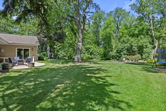 8414 W Poplar DRIVE, Mequon, WI 53097