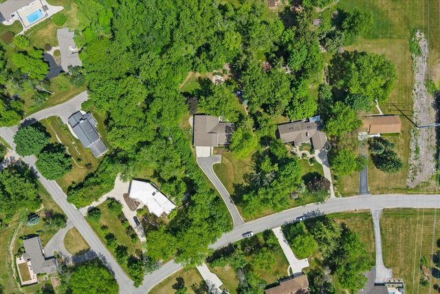 8414 W Poplar DRIVE, Mequon, WI 53097
