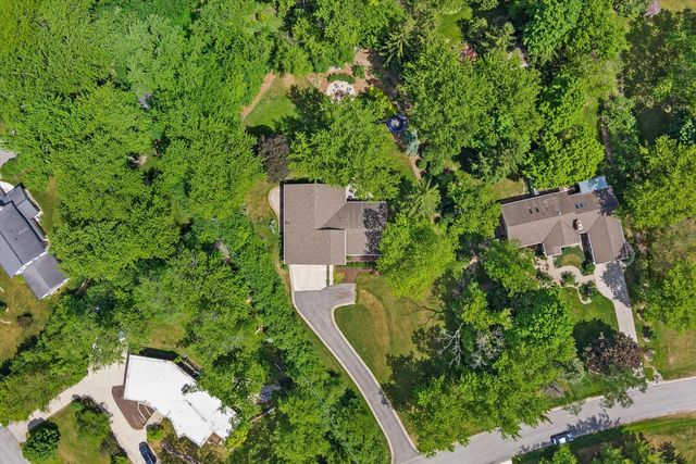 8414 W Poplar DRIVE, Mequon, WI 53097